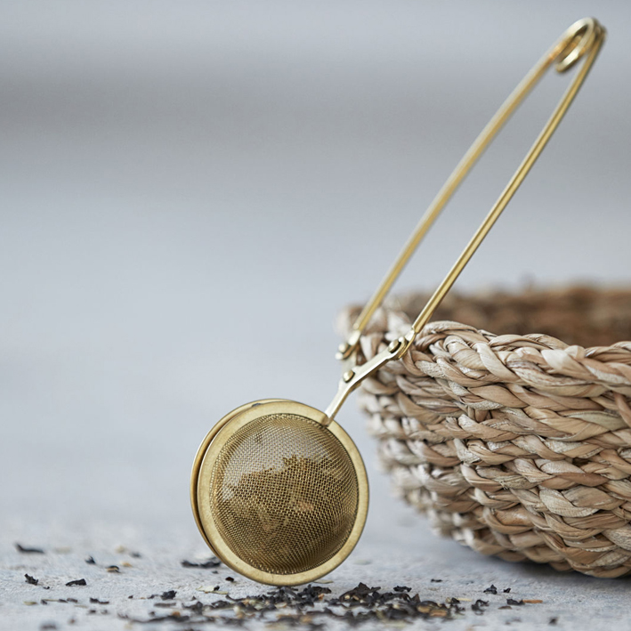 Infuseur à thé doré
